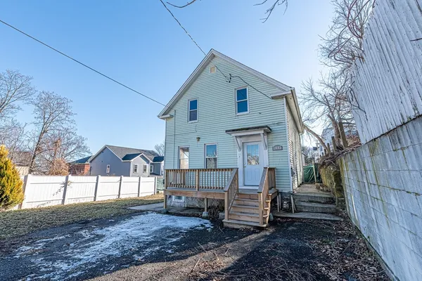 a view of house with a yard