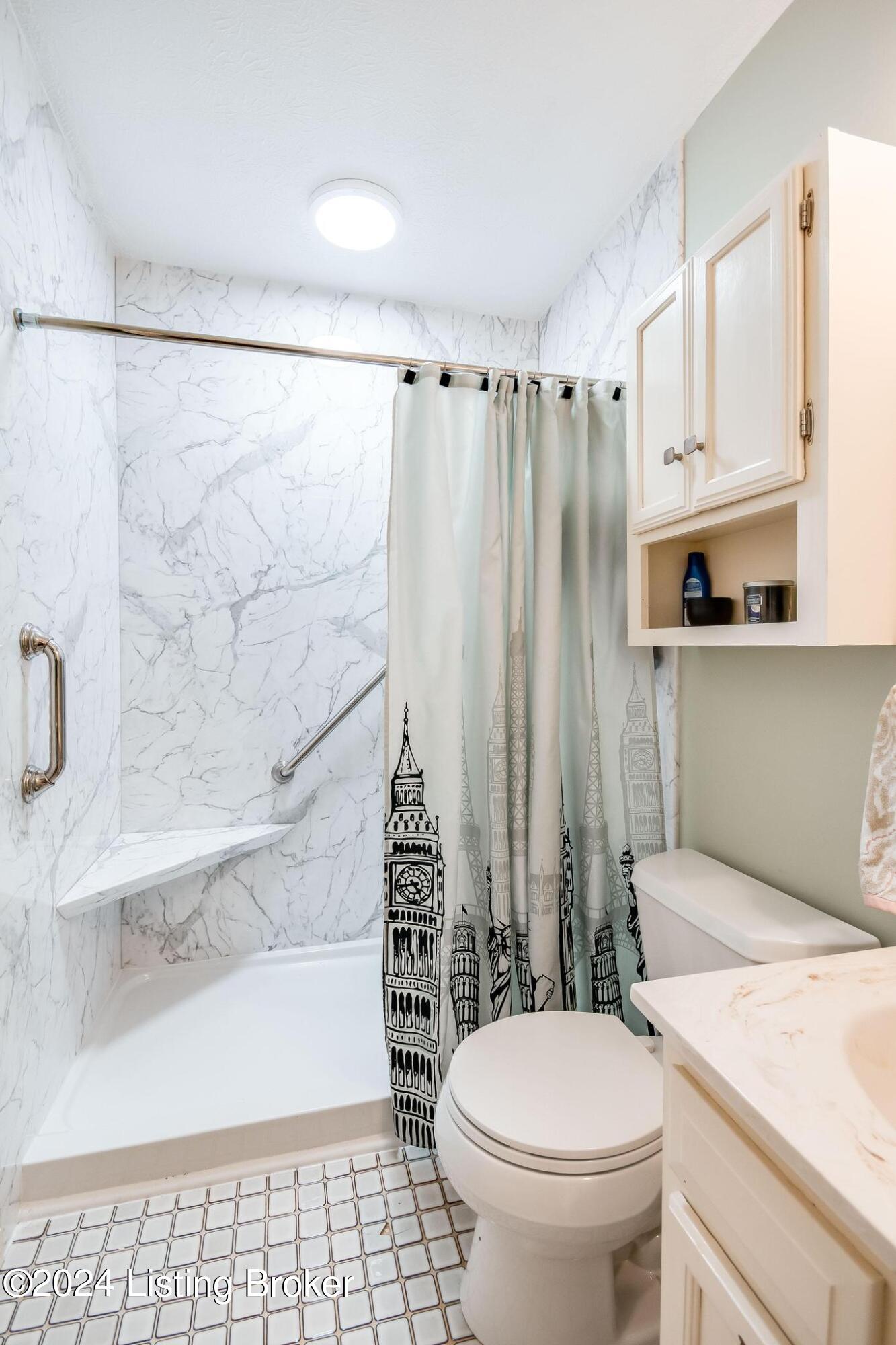 4319 Gaudet Road Louisville, KY 40299 - Photo 28 of 34 Full Bathroom