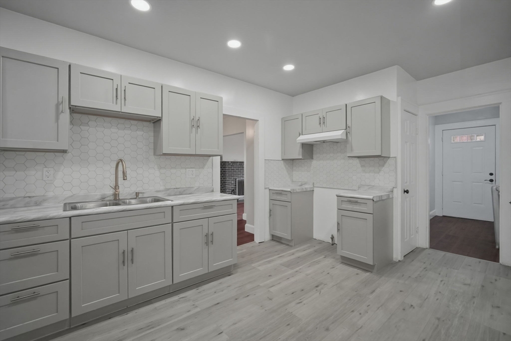 153 Bristol Street Springfield, MA 01109 - Photo 8 of 37