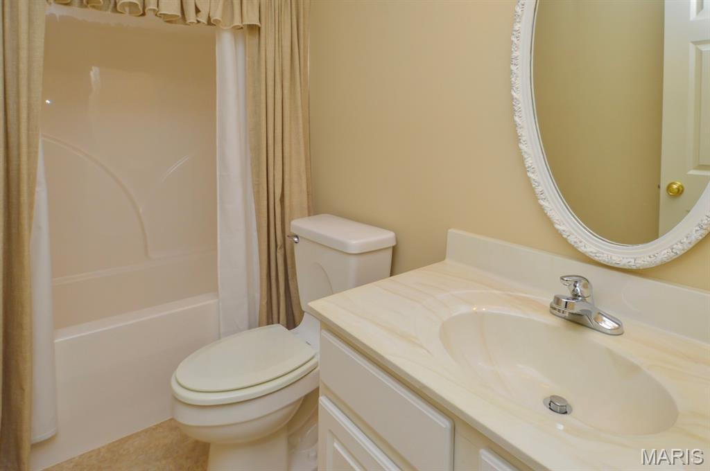 5004 Castlegate Lane Godfrey, IL 62035 - Photo 29 of 40 Gallery Image 29