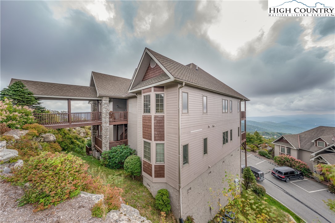 299 Trails End Extension, Unit 37C Sugar Mountain, NC 28604 - Photo 20 of 38 a view of a back yard of the house