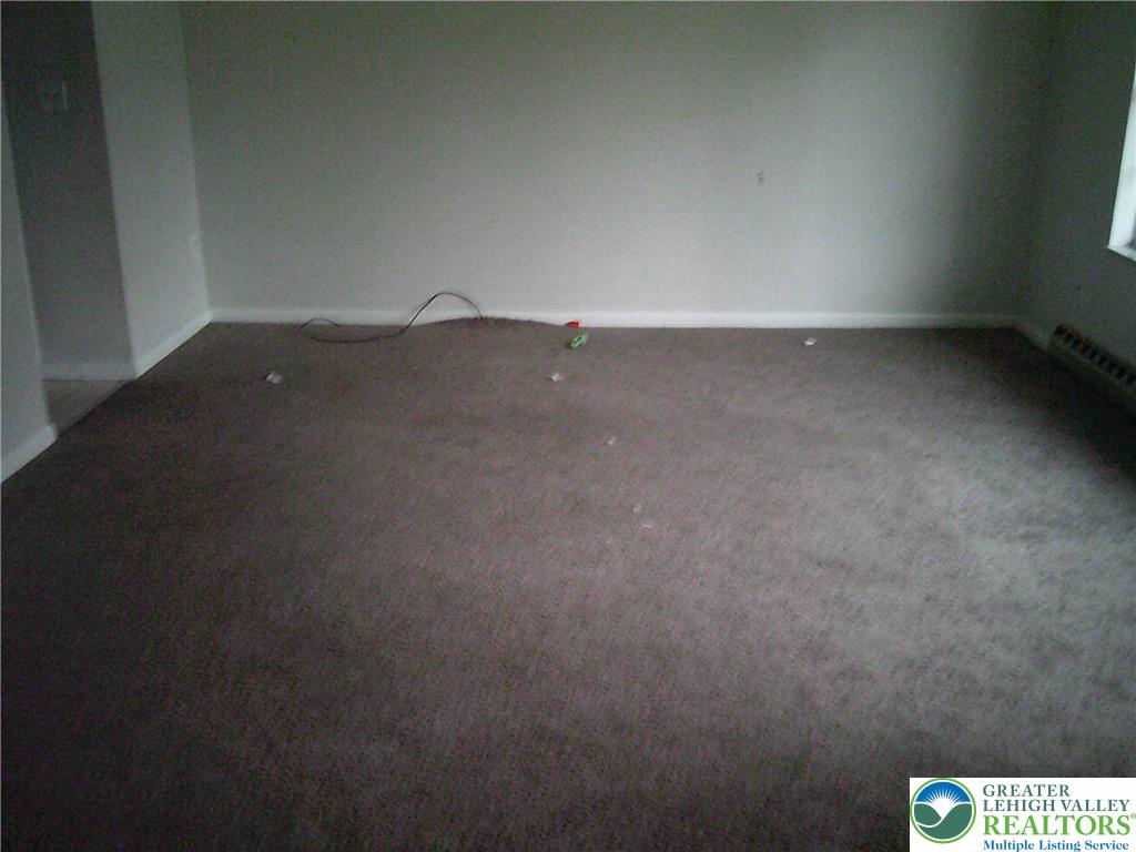 2041 Grove Street Allentown, PA 18104 - Photo 3 of 23 Living room