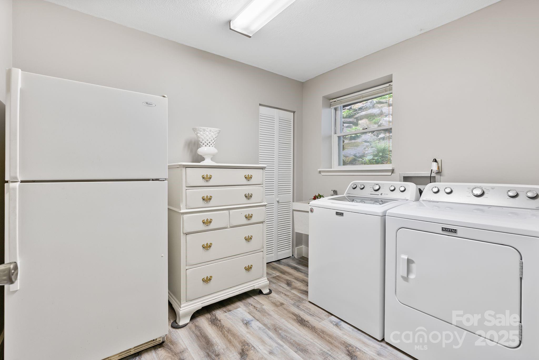 386 Country Club Drive Canton, NC 28716 - Photo 29 of 47 a utility room with dryer and washer