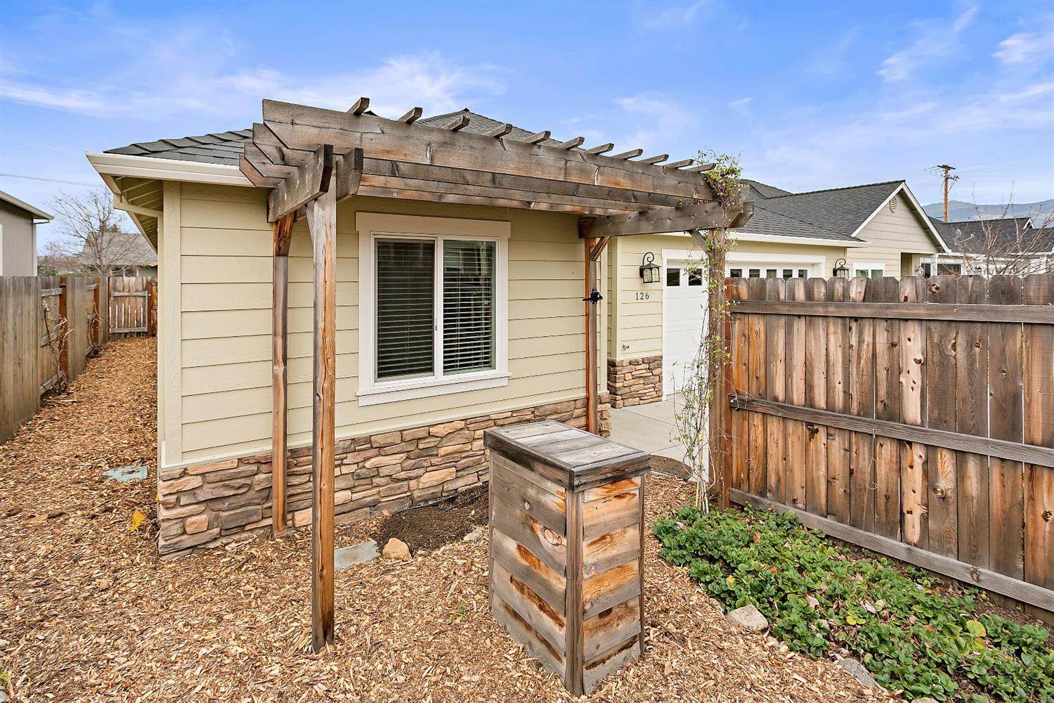 126 Suncrest Road Talent, OR 97540 - Photo 24 of 25 Garden space with trellis