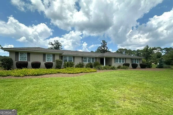 $469,900 | 300 Lewis Drive, Vidalia, GA 30474