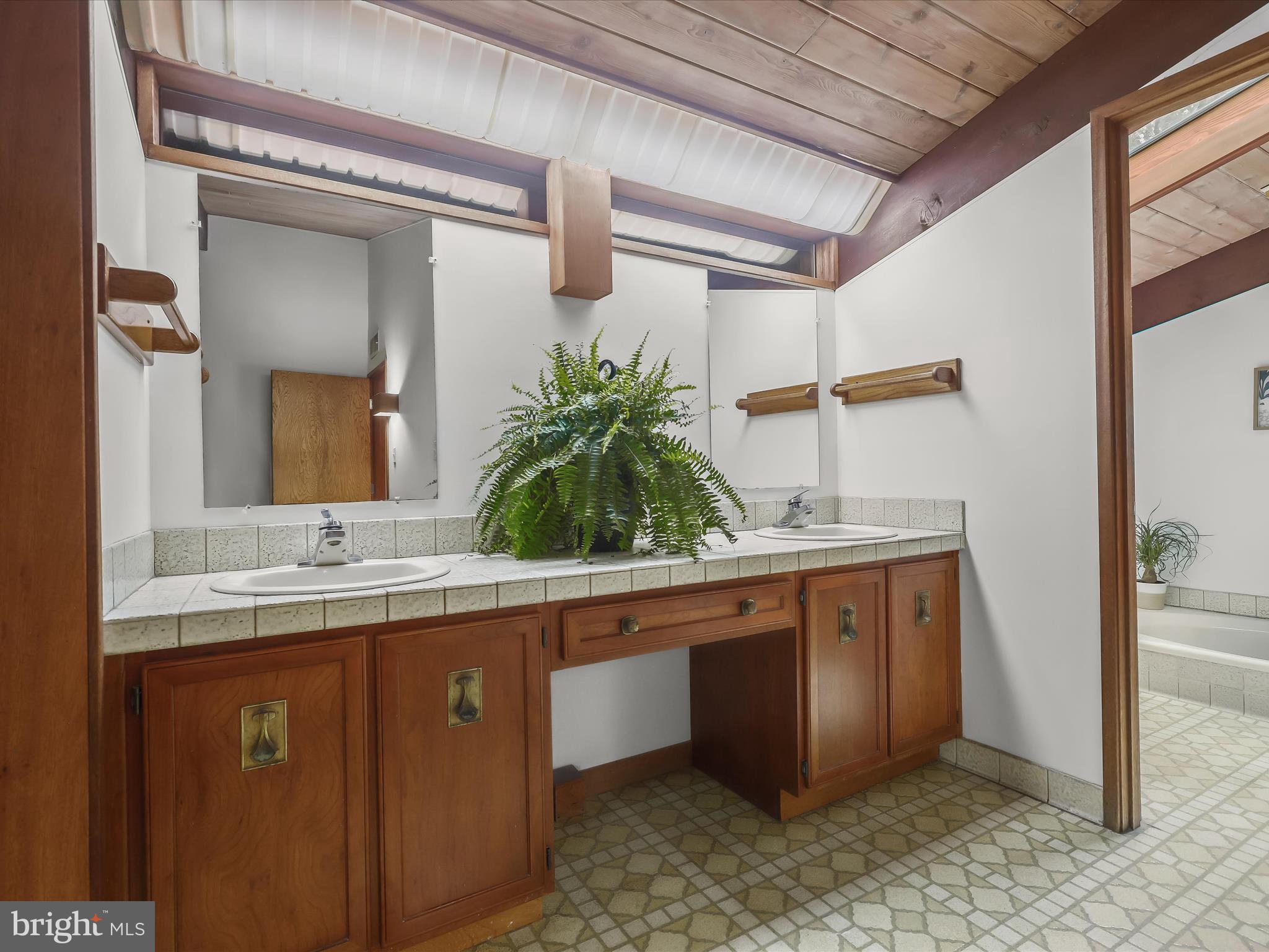 1809 Gamewell Road Silver Spring, MD 20905 - Photo 29 of 71 Luxury primary bathroom