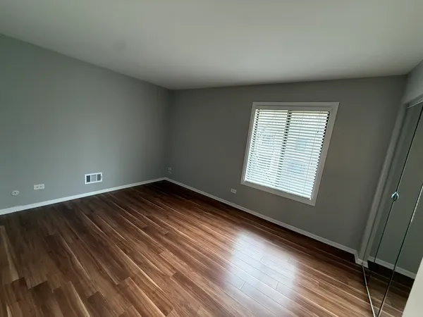 $1,975 | 420 74th Street, Unit 204, Downers Grove, IL 60516