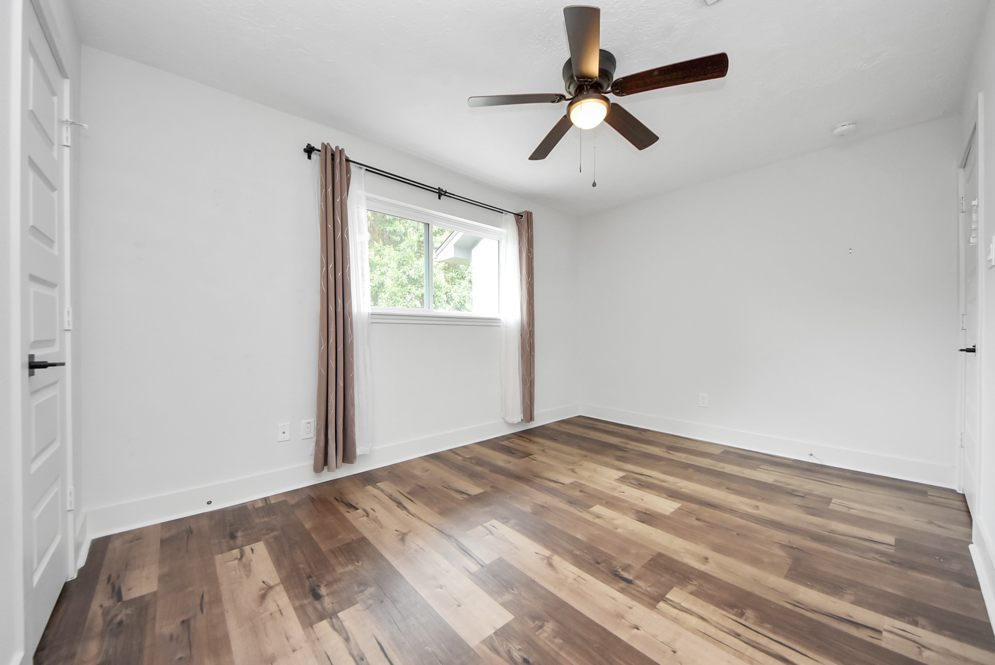 9731 Clanton Street Houston, TX 77080 - Photo 34 of 41 3rd Bedroom