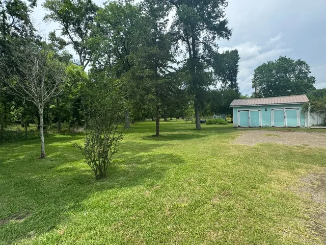a view of a house with a big yard