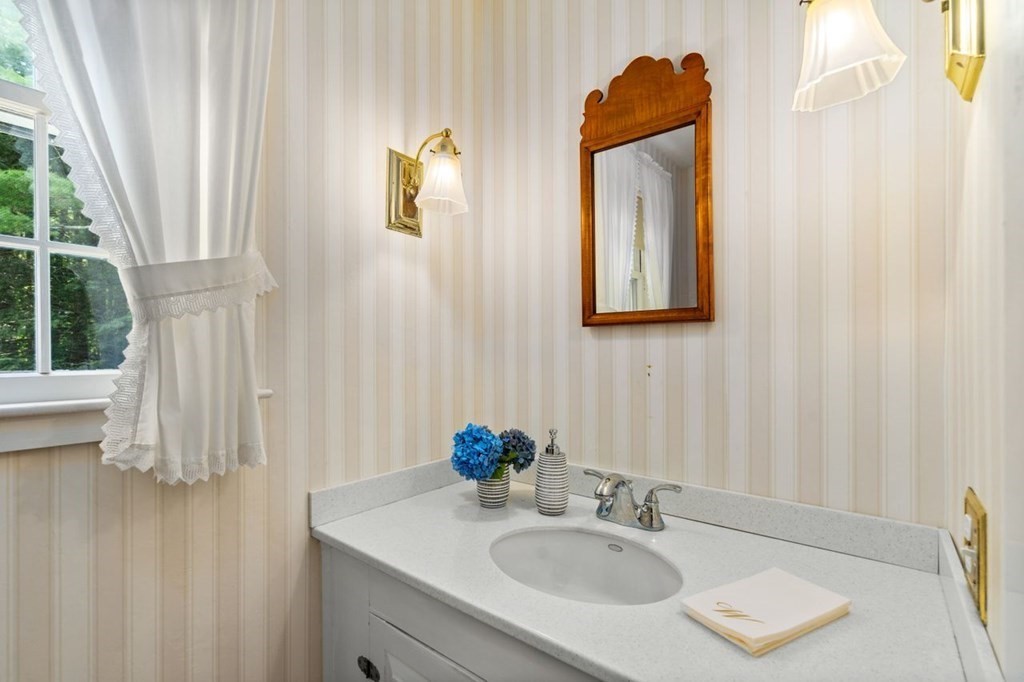 60 Pennymeadow Road Sudbury, MA 01776 - Photo 10 of 41 Gallery Image 10