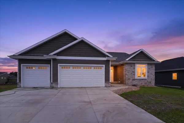 $729,900 | 4074 Whistle Rock Circle, DeForest, WI 53532