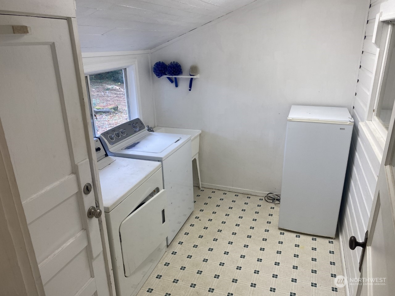 22604 Yeager Road Monroe, WA 98272 - Photo 11 of 21 a bathroom with a sink a toilet a shower and a mirror