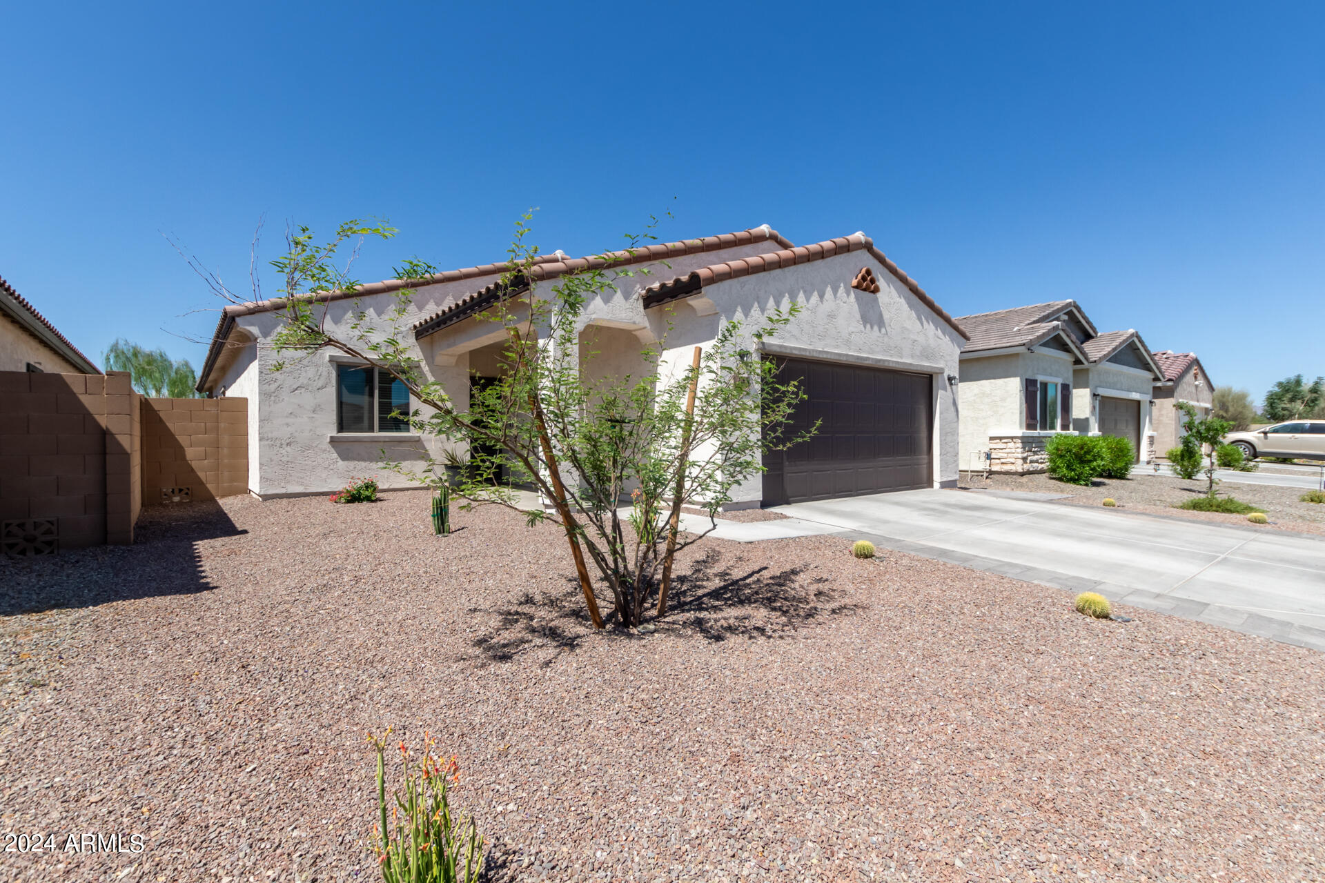 2762 East Fossil Ridge Road Phoenix, AZ 85050 - Photo 3 of 17 0004-02 - Fossil Ridge