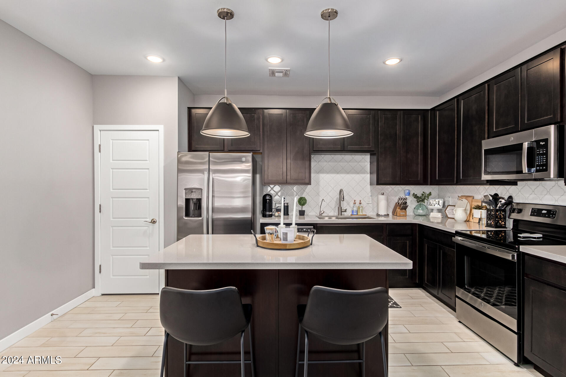 2762 East Fossil Ridge Road Phoenix, AZ 85050 - Photo 7 of 17 0011-12 - Fossil Ridge