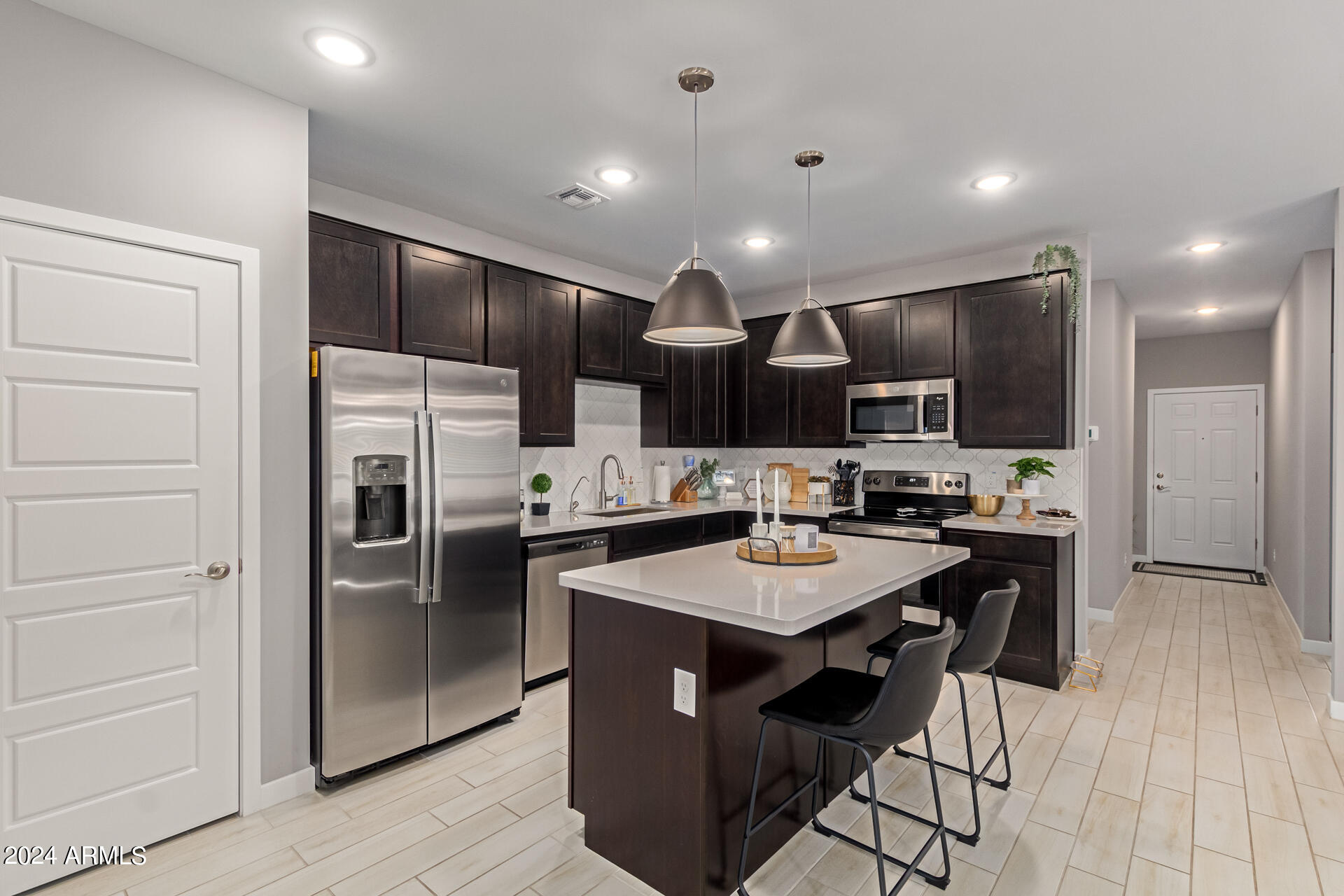 2762 East Fossil Ridge Road Phoenix, AZ 85050 - Photo 8 of 17 0014-15 - Fossil Ridge