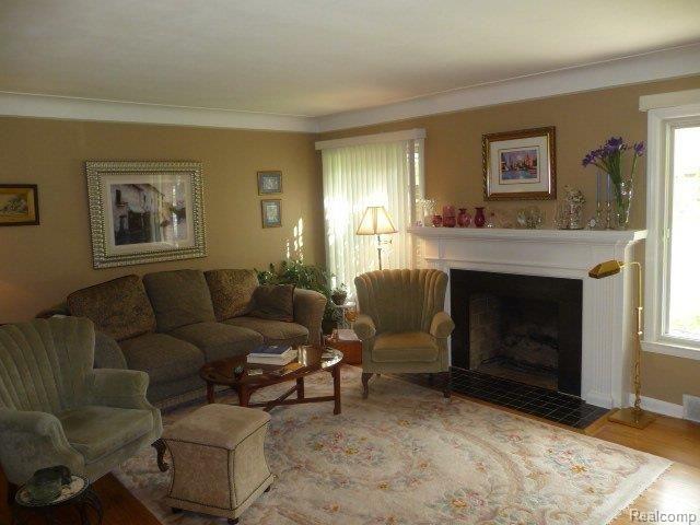 340 Ridgemont Road Grosse Pointe, MI 48236 - Photo 2 of 24 P1010608