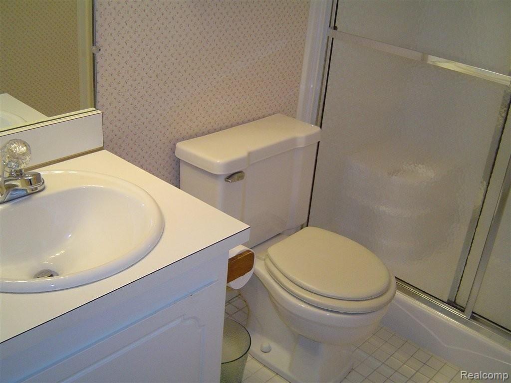 16845 Rudgate Street, Unit 17 Southgate, MI 48195 - Photo 10 of 19 DSC00023.JPG