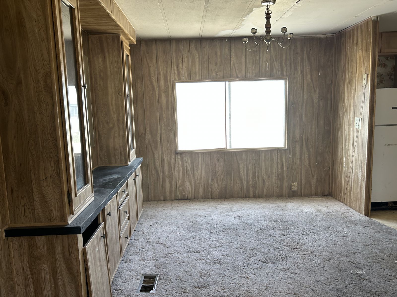 1057 North Calvert Boulevard Ridgecrest, CA 93555 - Photo 13 of 23 a view of entryway with a window