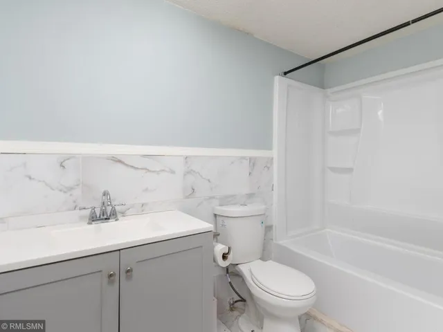 $299,000 | 3050 Shields Drive, Unit 103, Eagan, MN 55121