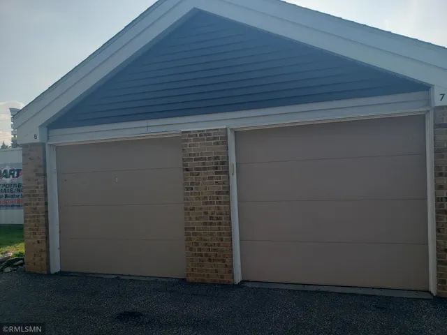 $299,000 | 3050 Shields Drive, Unit 103, Eagan, MN 55121