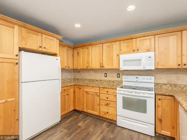 $299,000 | 3050 Shields Drive, Unit 103, Eagan, MN 55121