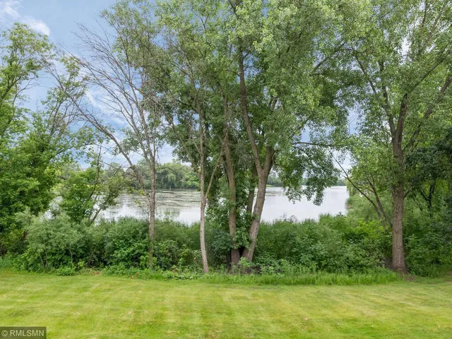 $299,000 | 3050 Shields Drive, Unit 103, Eagan, MN 55121