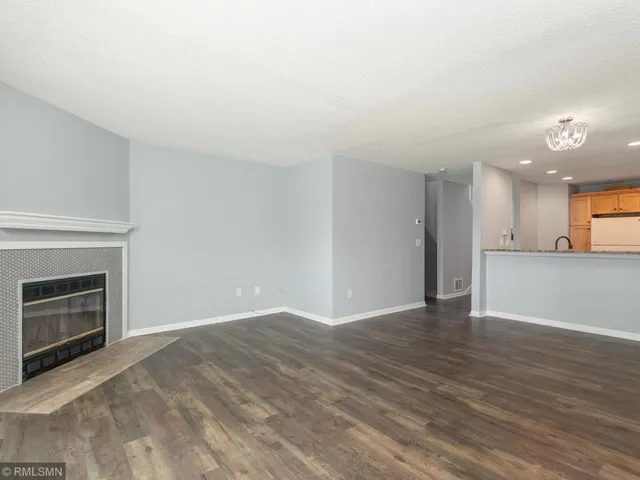 $299,000 | 3050 Shields Drive, Unit 103, Eagan, MN 55121