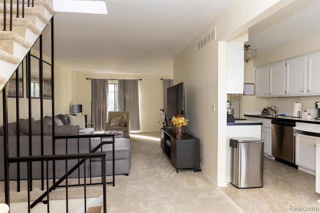 32115 West 12 Mile Road, Unit 5 Farmington Hills, MI 48334 - Photo 9 of 38