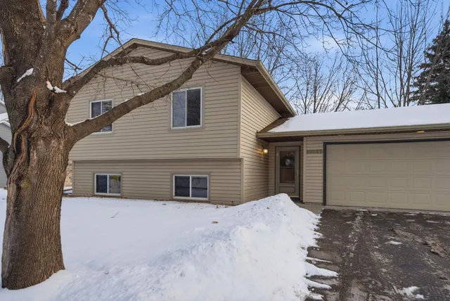 $385,000 | 10029 108th Place North, Maple Grove, MN 55369
