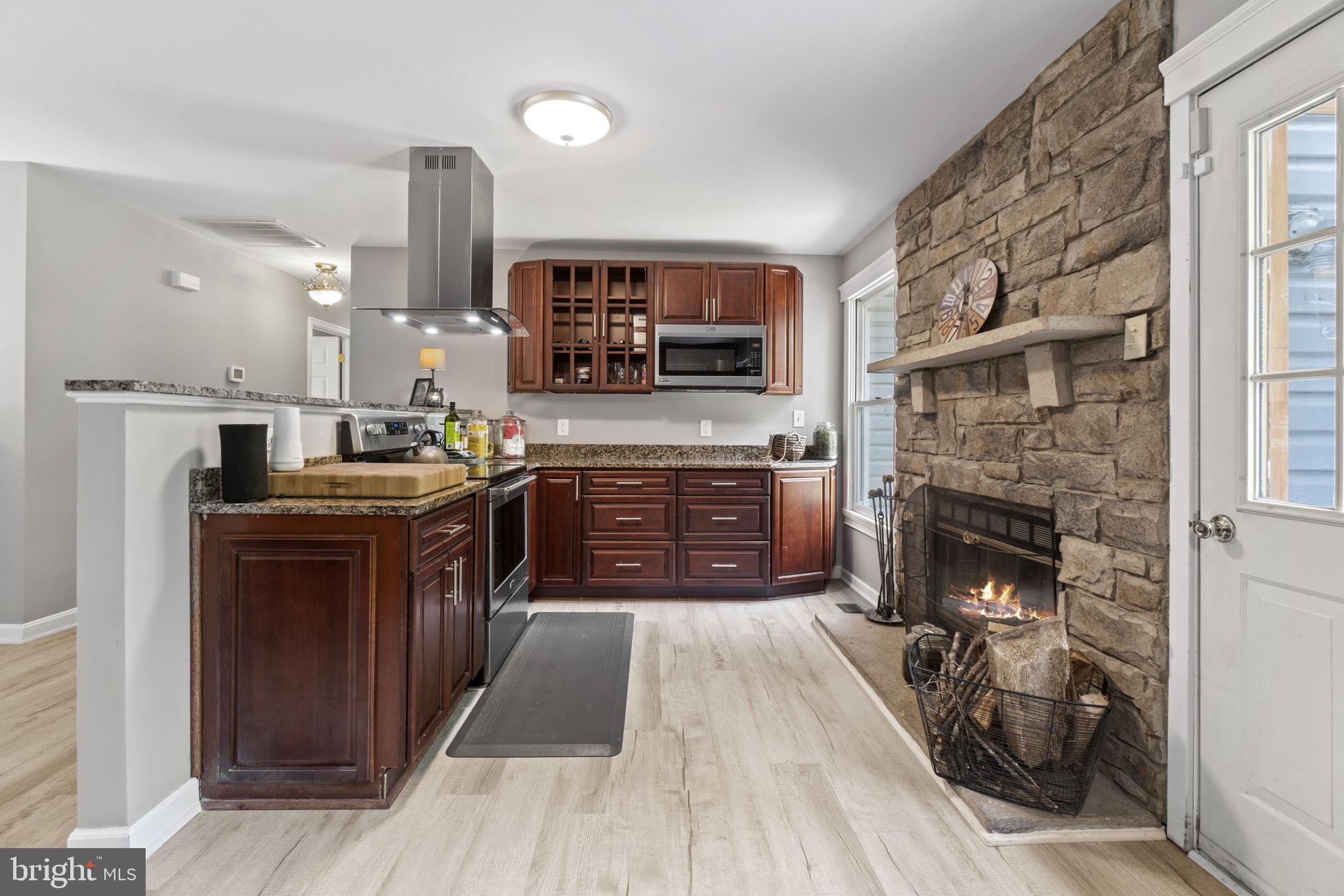 3508 Winding Road Partlow, VA 22534 - Photo 7 of 38 Brand new Stainless steel stove/hood vent/micro!