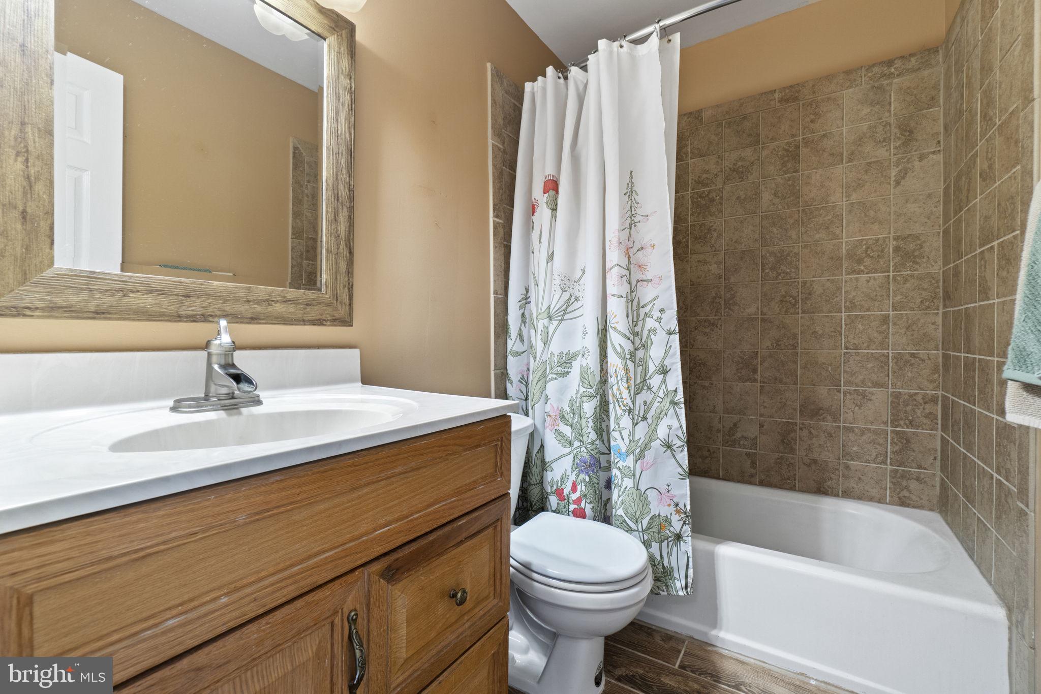 3508 Winding Road Partlow, VA 22534 - Photo 10 of 38 Hall Bathroom w/tile shower!