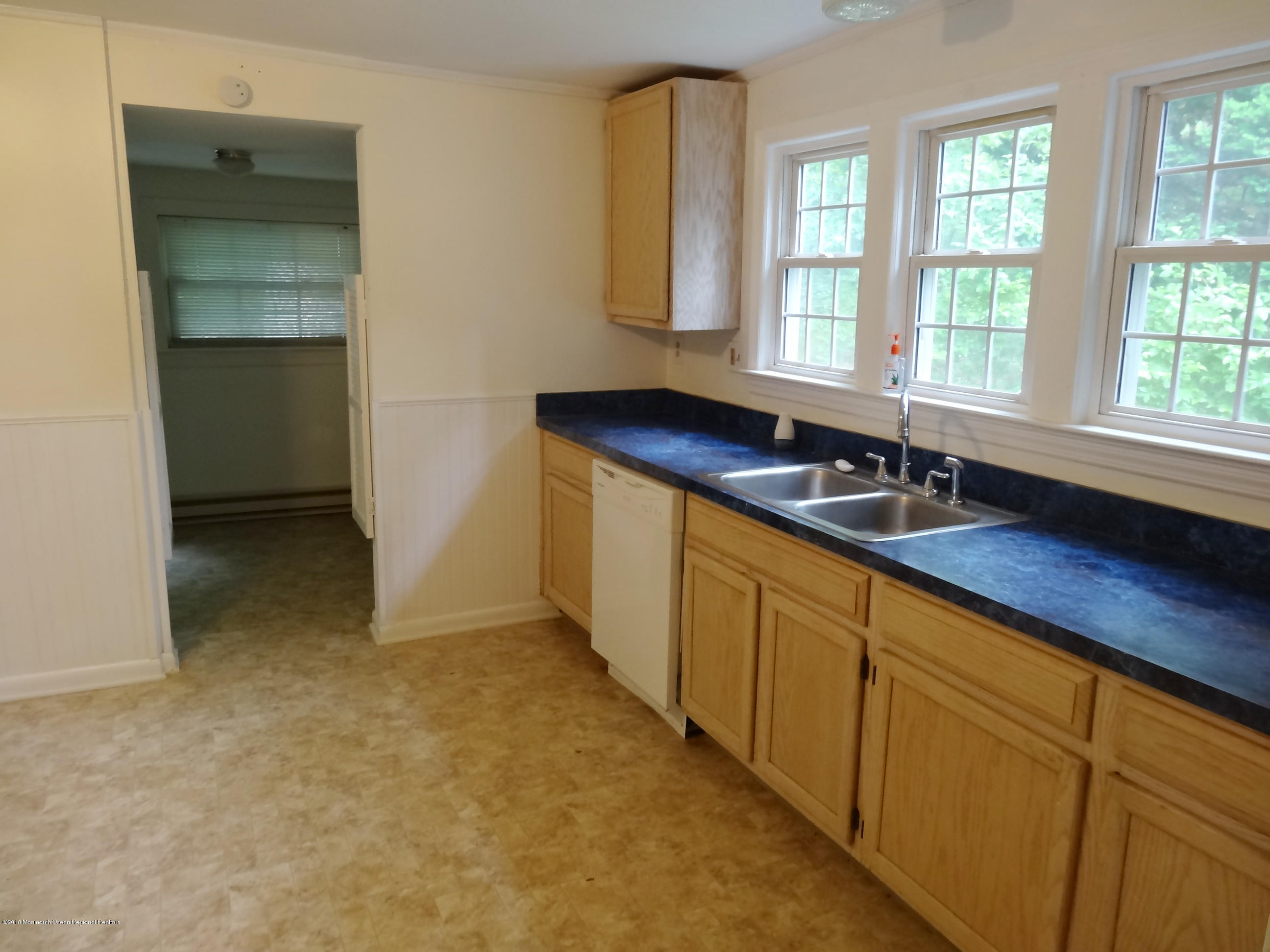 1033 Hope Road Tinton Falls, NJ 07712 - Photo 7 of 16 K2