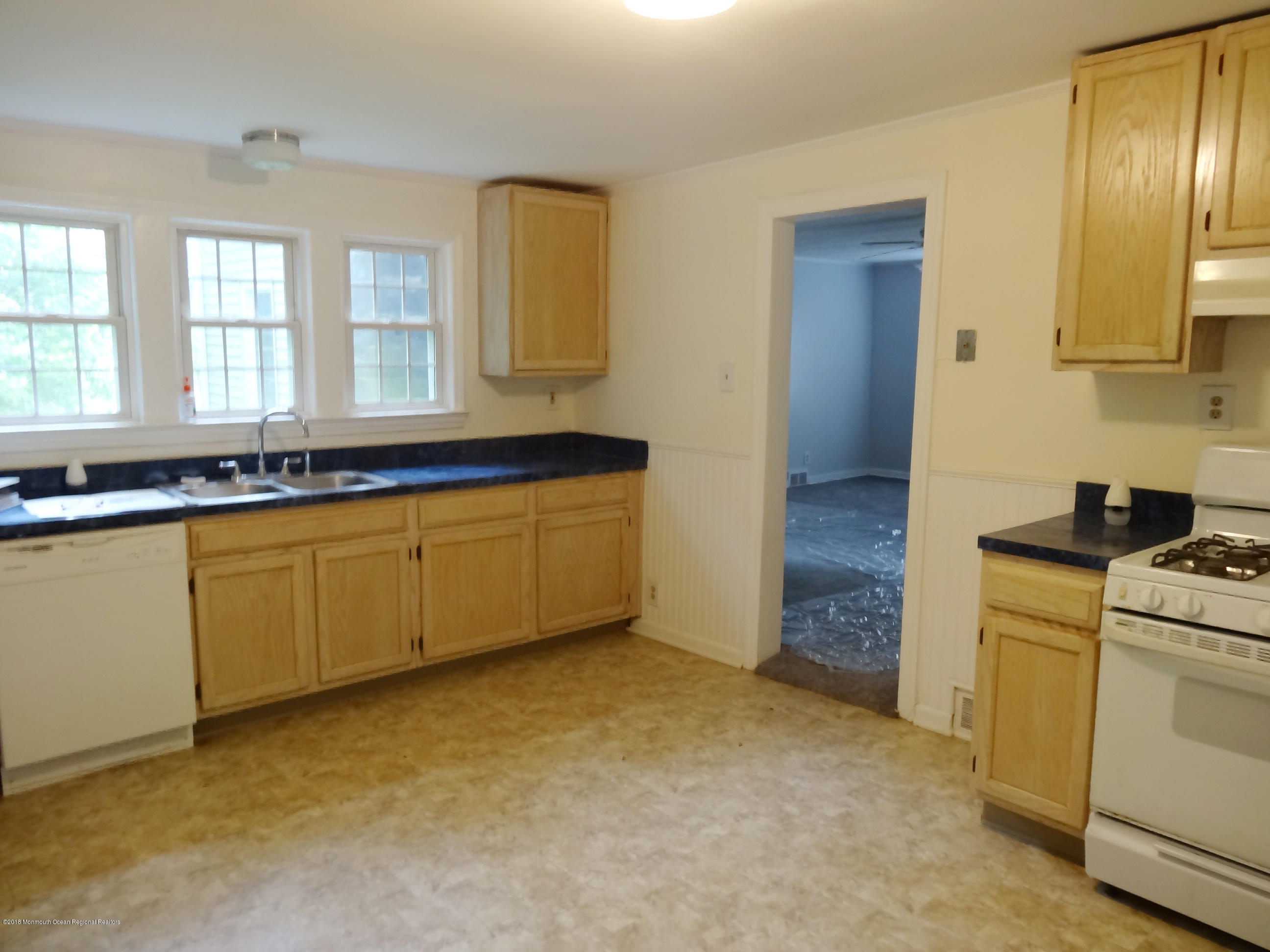 1033 Hope Road Tinton Falls, NJ 07712 - Photo 8 of 16 K3