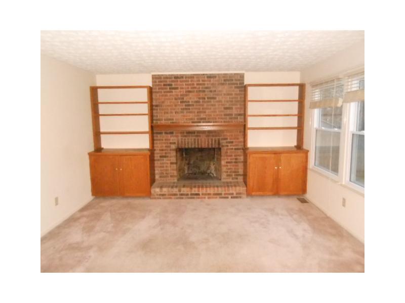 8258 Castle Ridge Lane Indianapolis, IN 46256 - Photo 12 of 14 Gallery Image 12