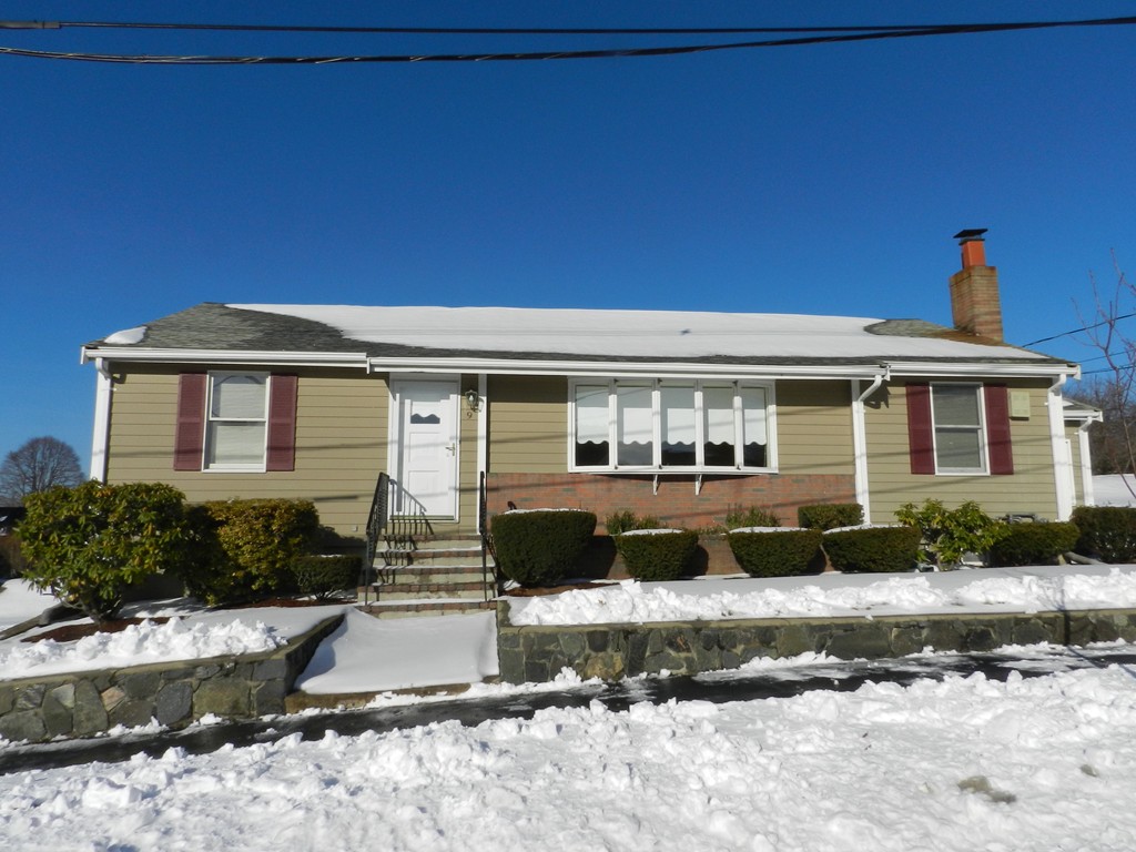 9 Dobbs Road Peabody, MA 01960 - Photo 3 of 27 Gallery Image 3