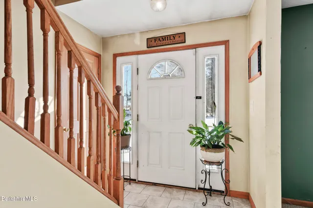 a view of entryway with a potted plant