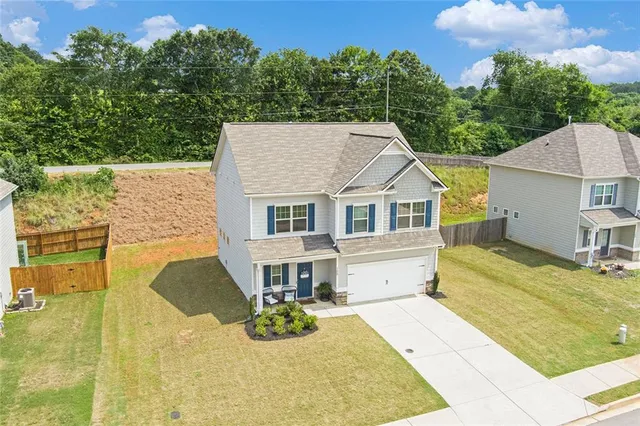 a view of a house with a backyard