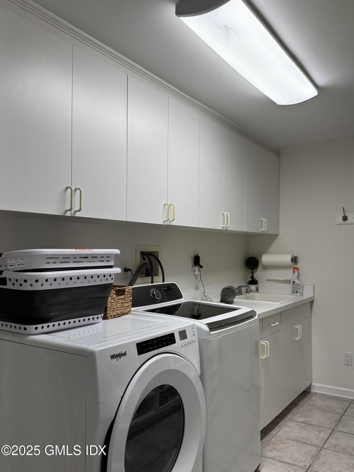 30 Split Timber Place Riverside, CT 06878 - Photo 22 of 49 a utility room with dryer and washer