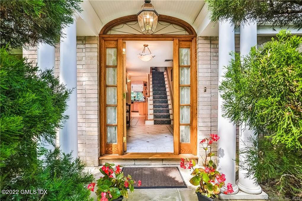 30 Split Timber Place Riverside, CT 06878 - Photo 4 of 49 ce78b40ec1de2fe2b0f6c0b40e522865l-m2xd-w