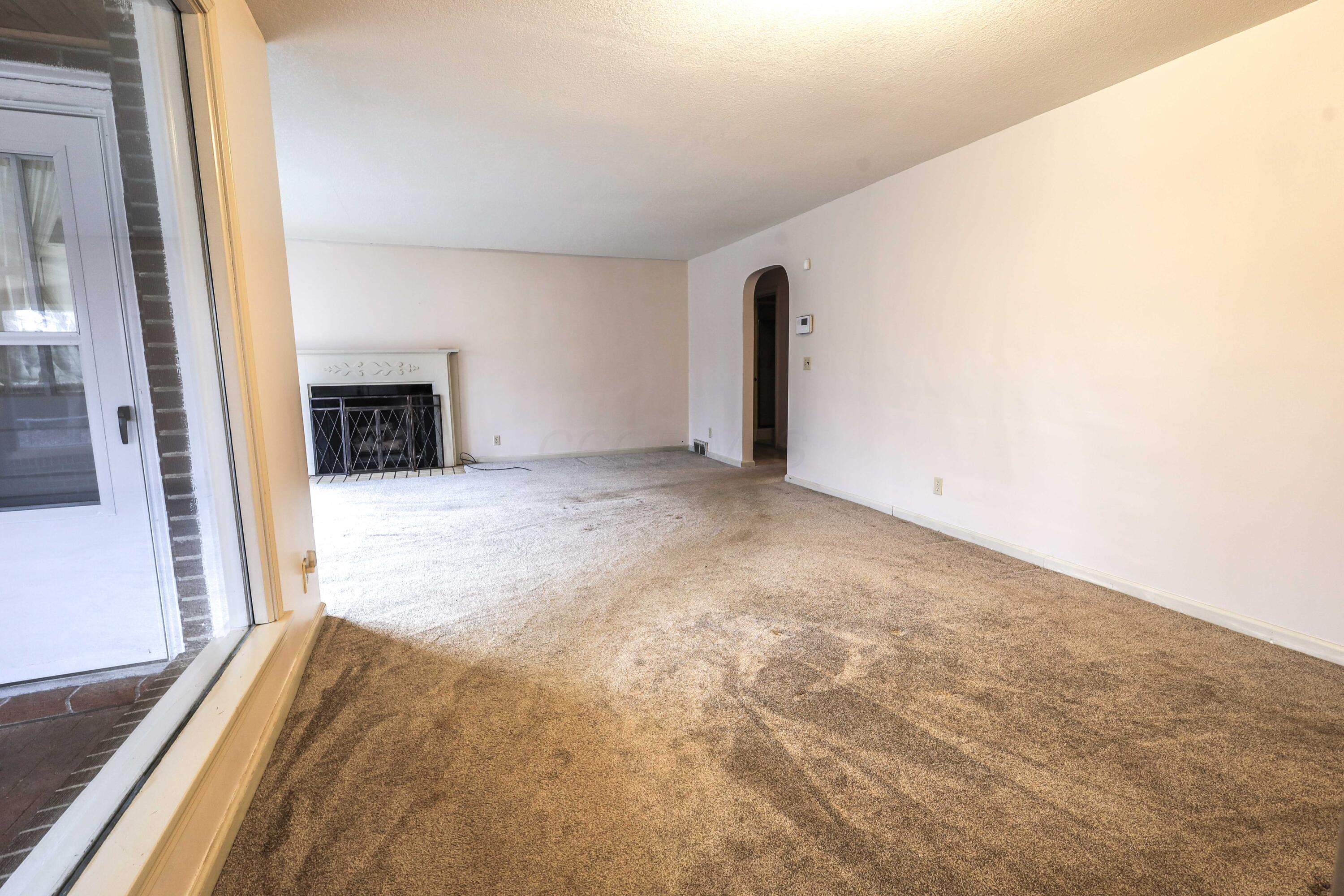 262 South Quentin Road Newark, OH 43055 - Photo 5 of 37 Living Room