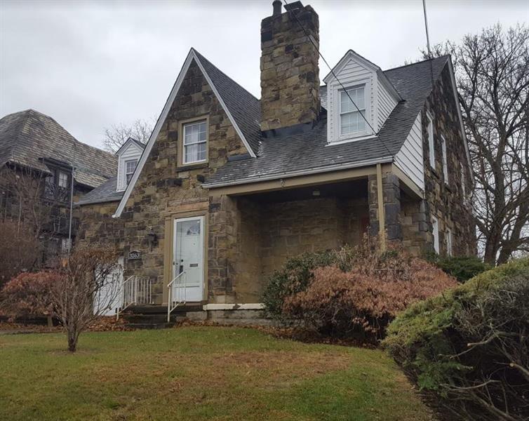 3263 Middletown Road Pittsburgh, PA 15204 - Photo 2 of 18 Gallery Image 2