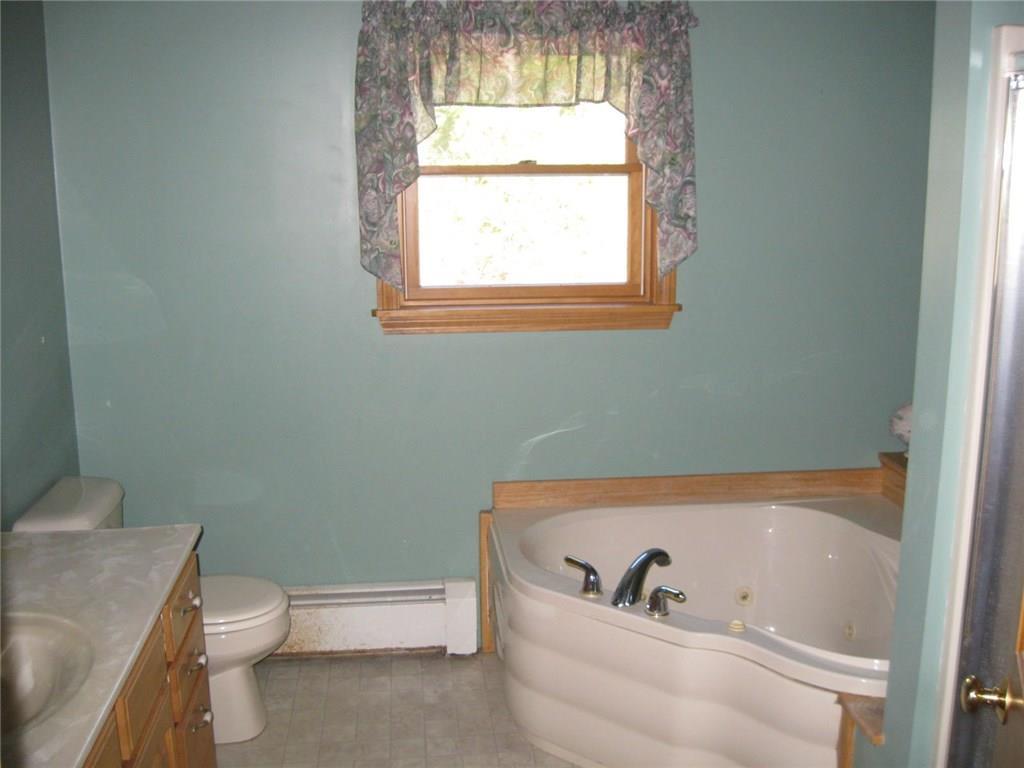 463 Town Farm Road Unity, ME 04988 - Photo 22 of 27 2nd floor Bathroom with Jacuzzi tub