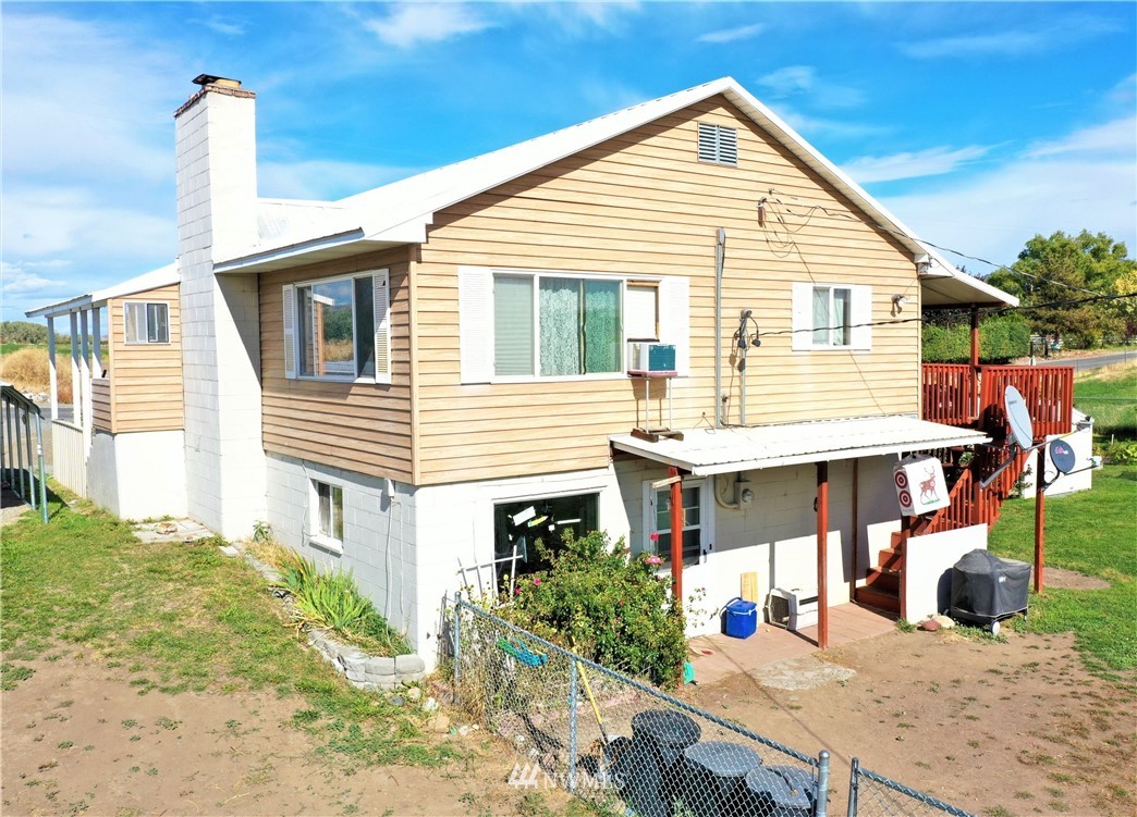 1 Green Road Omak, WA 98841 - Photo 2 of 39