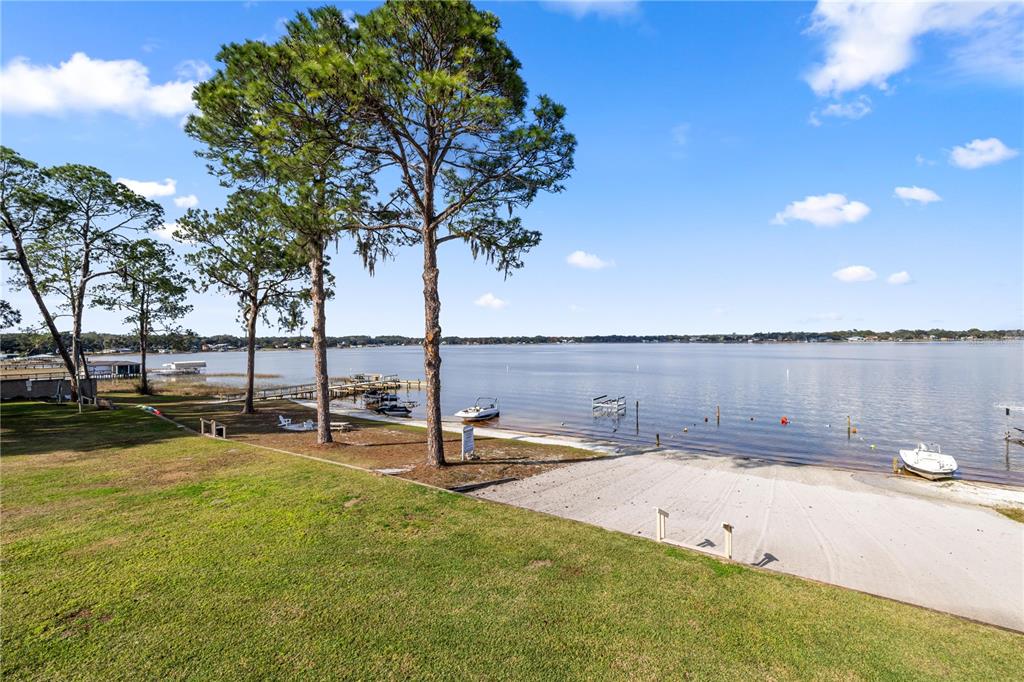 11001 Southeast Sunset Harbor Road, Unit B14 Summerfield, FL 34491 - Photo 5 of 32 Gallery Image 5