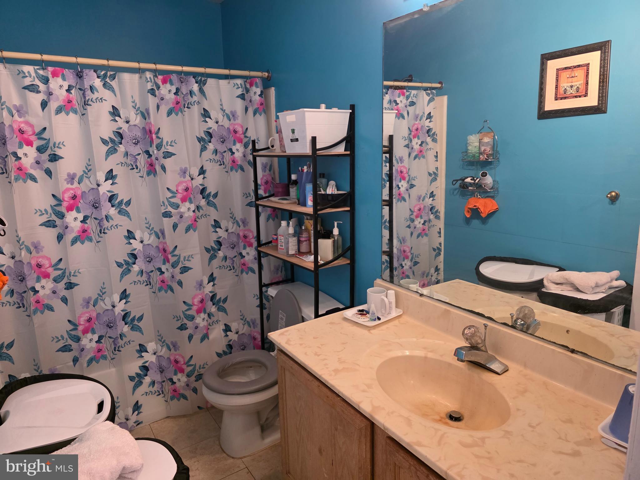 1206 Parrish Street Philadelphia, PA 19123 - Photo 17 of 20 2nd Floor full bath