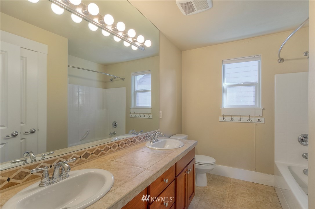 930 Ilwaco Place Northeast Renton, WA 98059 - Photo 20 of 25