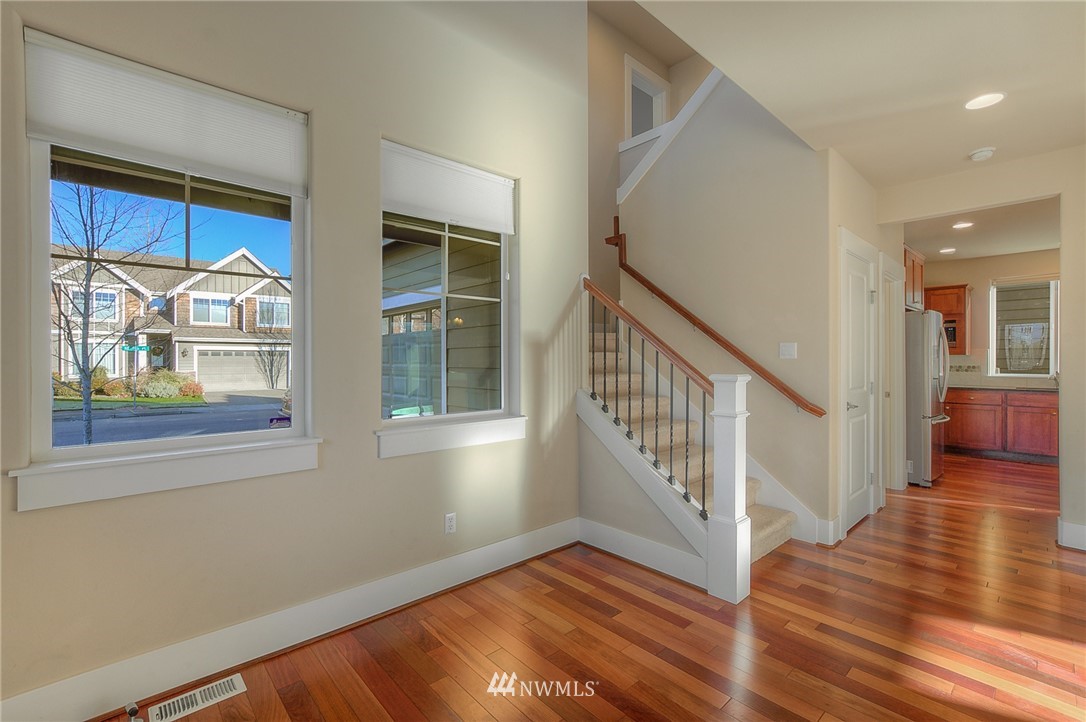 930 Ilwaco Place Northeast Renton, WA 98059 - Photo 4 of 25