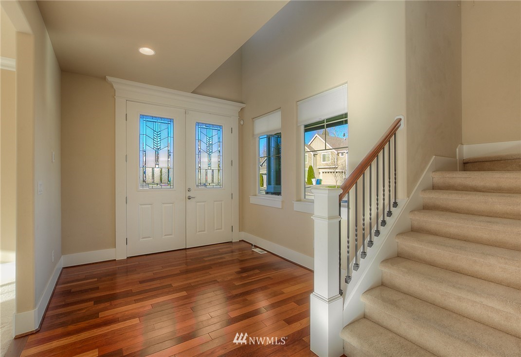 930 Ilwaco Place Northeast Renton, WA 98059 - Photo 5 of 25