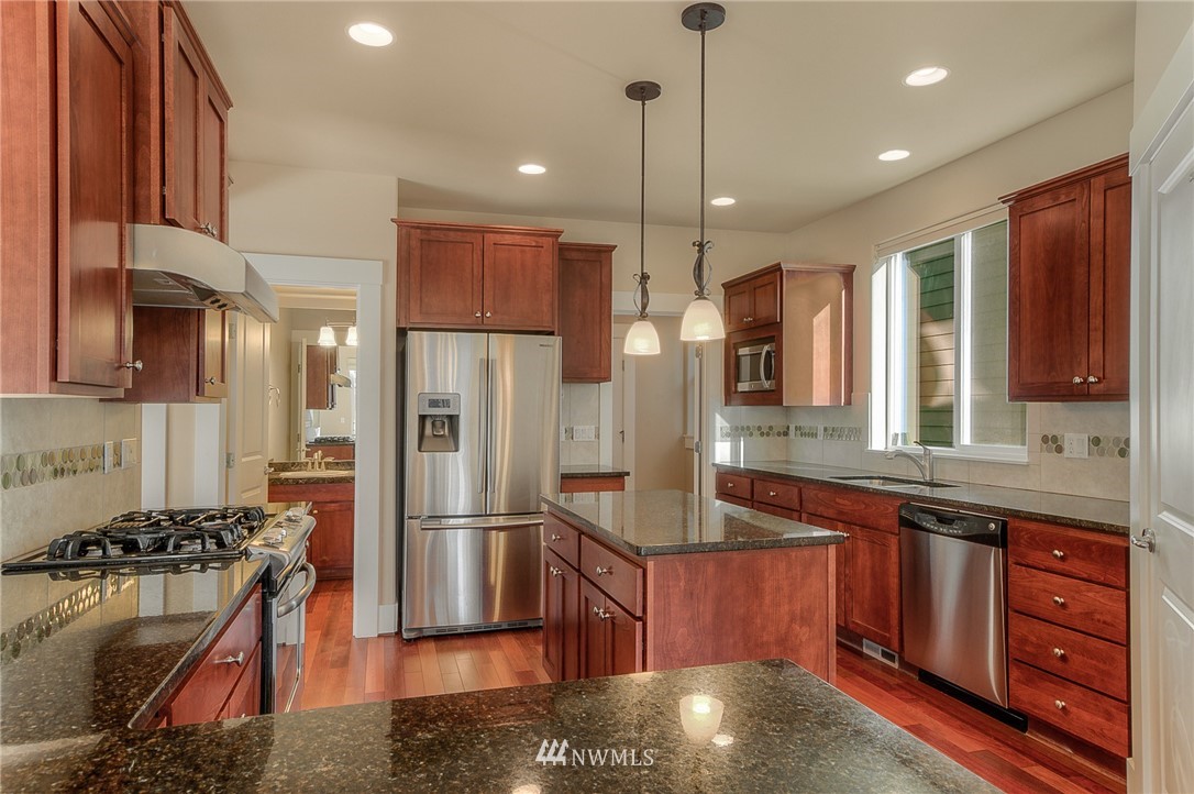 930 Ilwaco Place Northeast Renton, WA 98059 - Photo 10 of 25