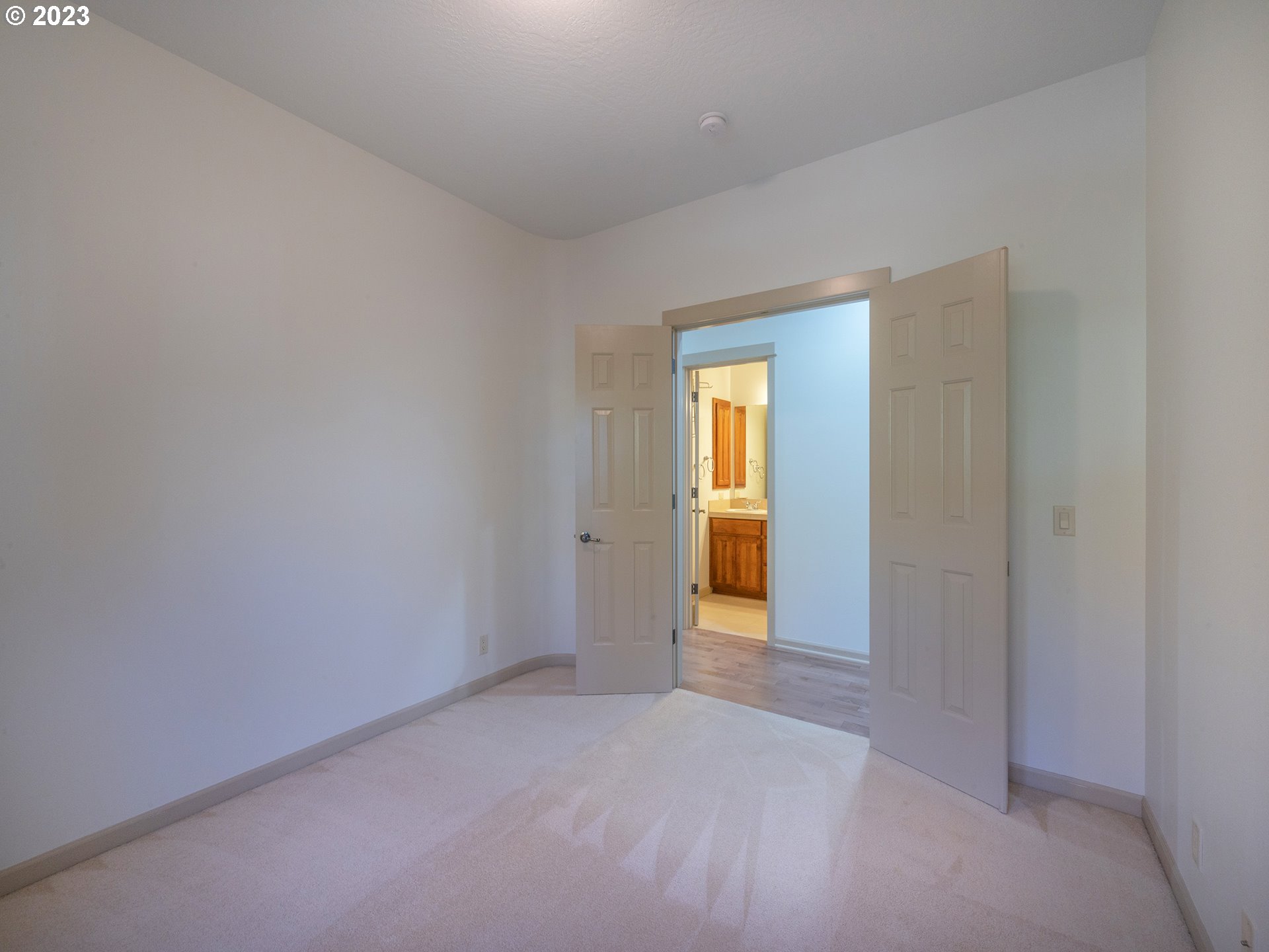 3384 Lakeside Drive Eugene, OR 97401 - Photo 31 of 48 a view of an empty room and a window